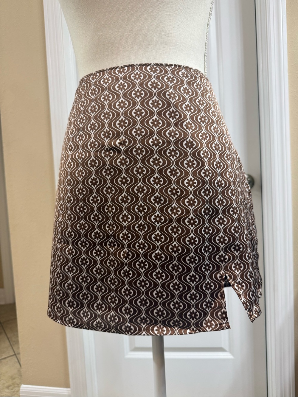 Hollister Brown & White Geometric Mini Skirt
